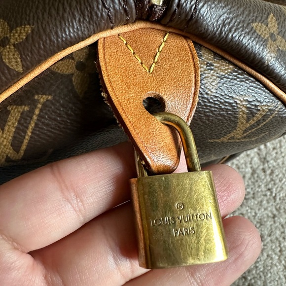 LV Speedy 30 handbag. - Picture 7 of 13